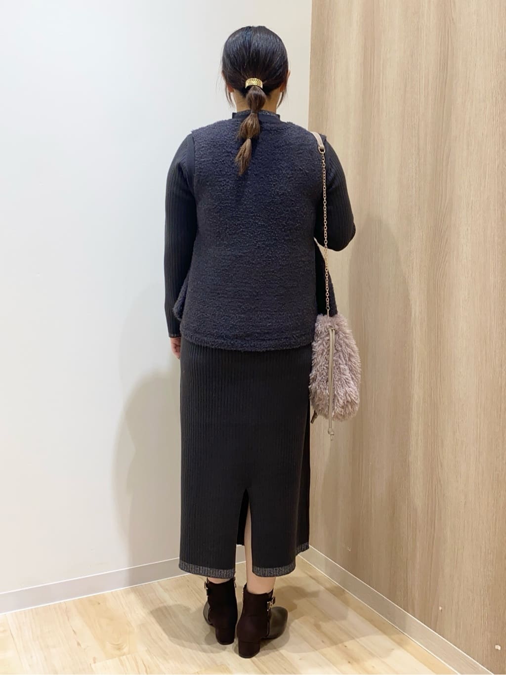 HANAさんの「grove｜【2点SET/体型カバー】一枚で決まる、ペプラムベスト&times;ニットワンピース」を使ったコーディネート