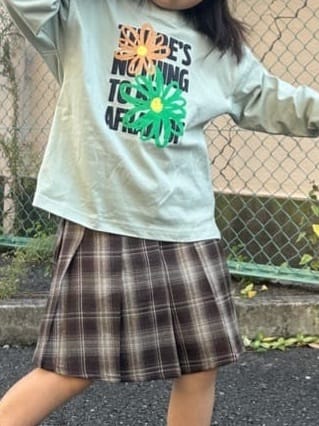 ga_riさんの「THE SHOP TK｜【110－160／6色展開】コットン長袖Ｔシャツ/洗濯機OK」を使ったコーディネート