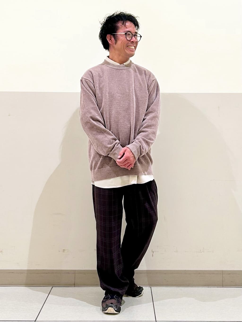 KENJI Iさんの「THE SHOP TK｜【触れるたびに心地良い】ライトモールニット　洗濯機OK/ユニセックスでおすすめ！」を使ったコーディネート