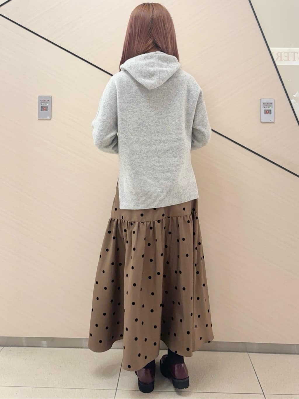 Rinaさんの「DRESSTERIOR｜カシミヤブレンドフードニット」を使ったコーディネート