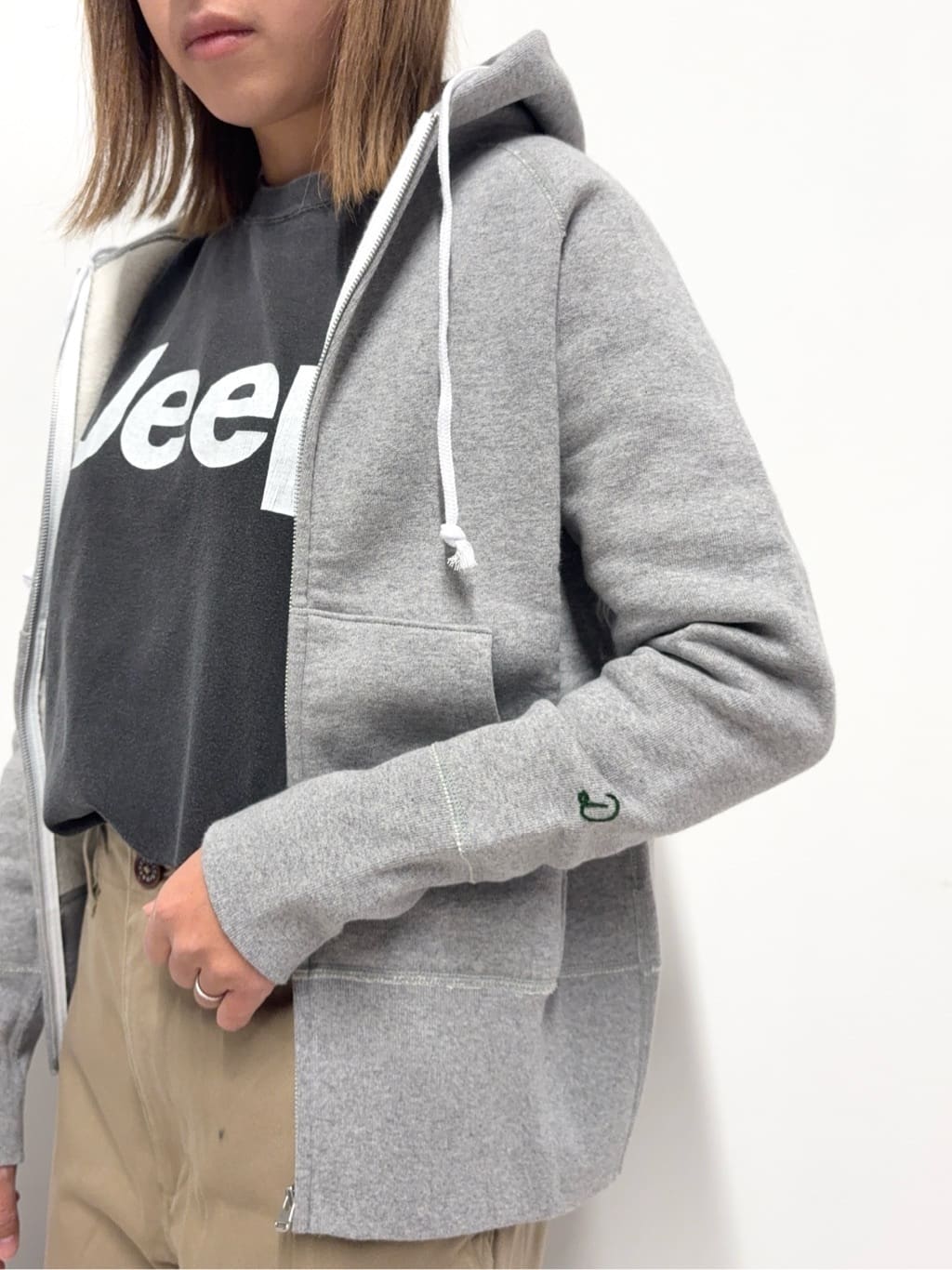Nishijimaさんの「DRESSTERIOR｜デキシー吊裏毛ジップアップパーカ」を使ったコーディネート