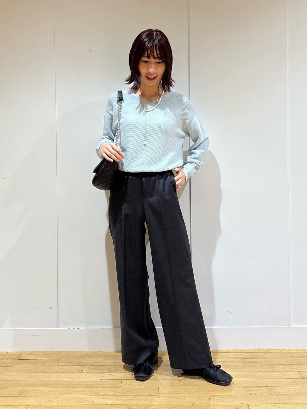 Yoshimiさんの「INDIVI｜【ウール混ラメ素材】Vネック煌めきニット」を使ったコーディネート