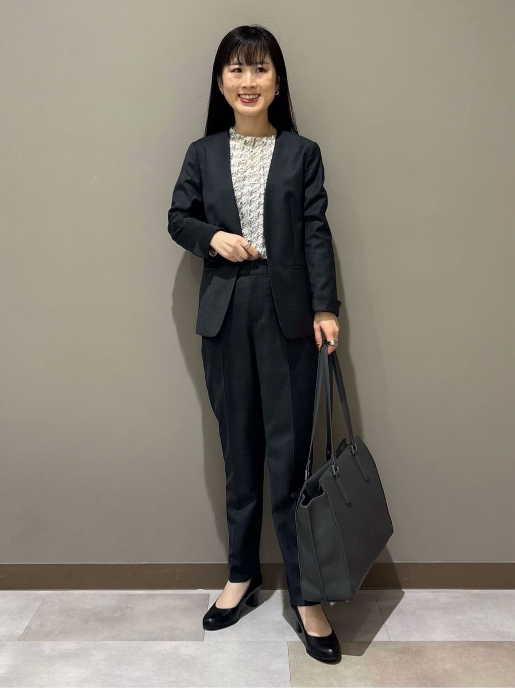KEIKOさんの「INDIVI｜【日本製／スーツ／通勤】シルクウールストレッチ ダブルジャケット」を使ったコーディネート