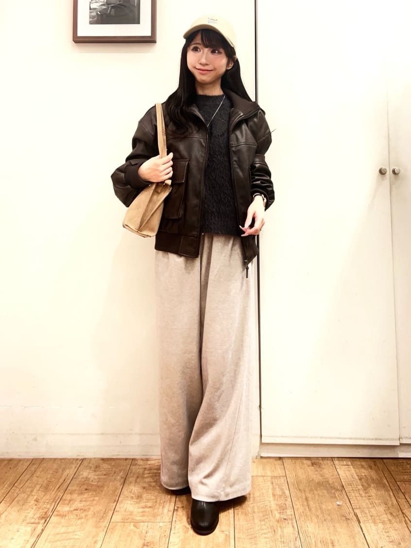 AIRIさんの「SHOO･LA･RUE｜【S-LL】大人綺麗 レザー調リブブルゾン」を使ったコーディネート