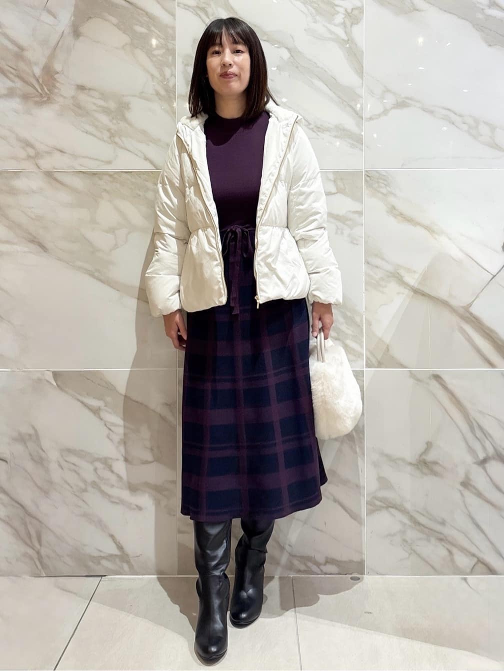 マキさんの「index｜KAWADAダウンペプラムショートコート【撥水／洗濯機OK／静電気防止裏地】」を使ったコーディネート