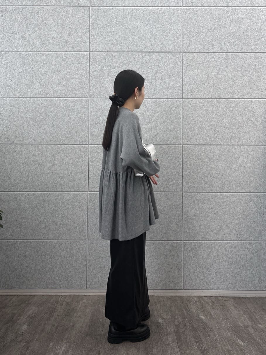 ひなさんの「INDIVI｜【再入荷】ペプラムハイネックニット」を使ったコーディネート