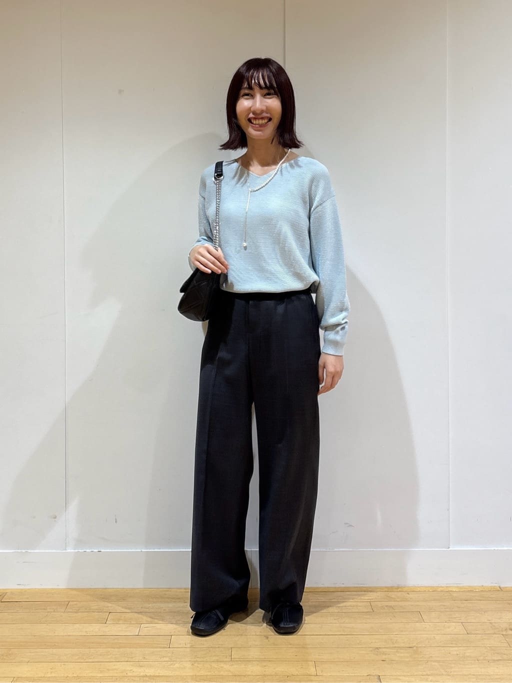 Yoshimiさんの「INDIVI｜【ウール混ラメ素材】Vネック煌めきニット」を使ったコーディネート