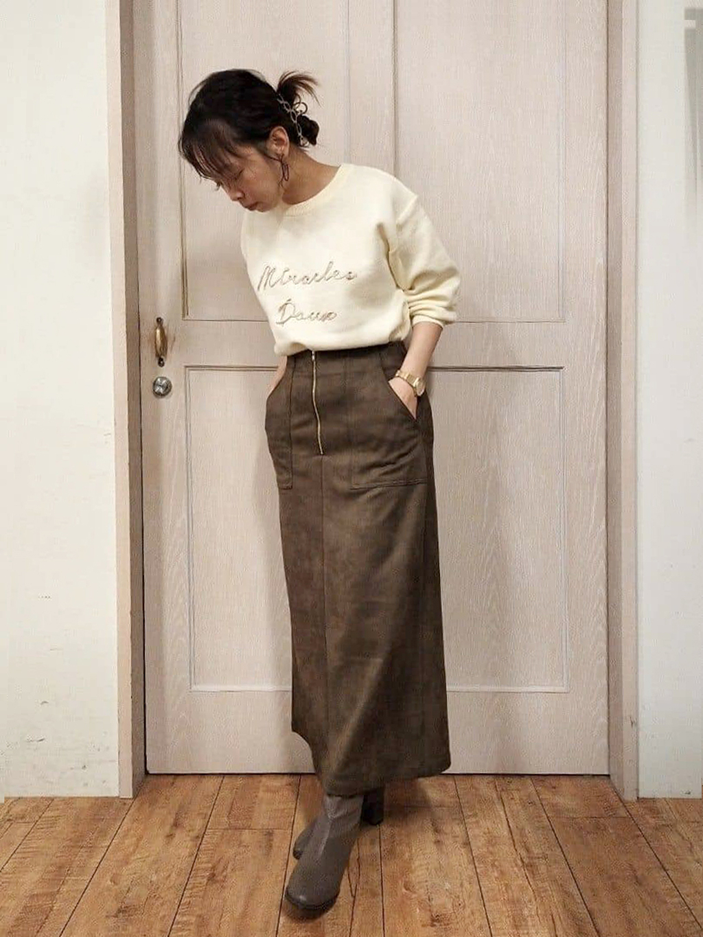 masamiさんの「SHOO･LA･RUE｜【洗濯機可/ちくちくしにくい】大人のための スウェットライク刺繍ロゴニット」を使ったコーディネート