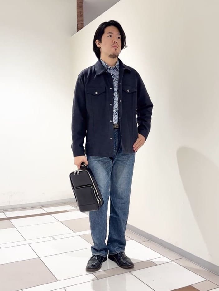 及川さんの「TAKEO KIKUCHI｜ストライプ小花 長袖シャツ」を使ったコーディネート