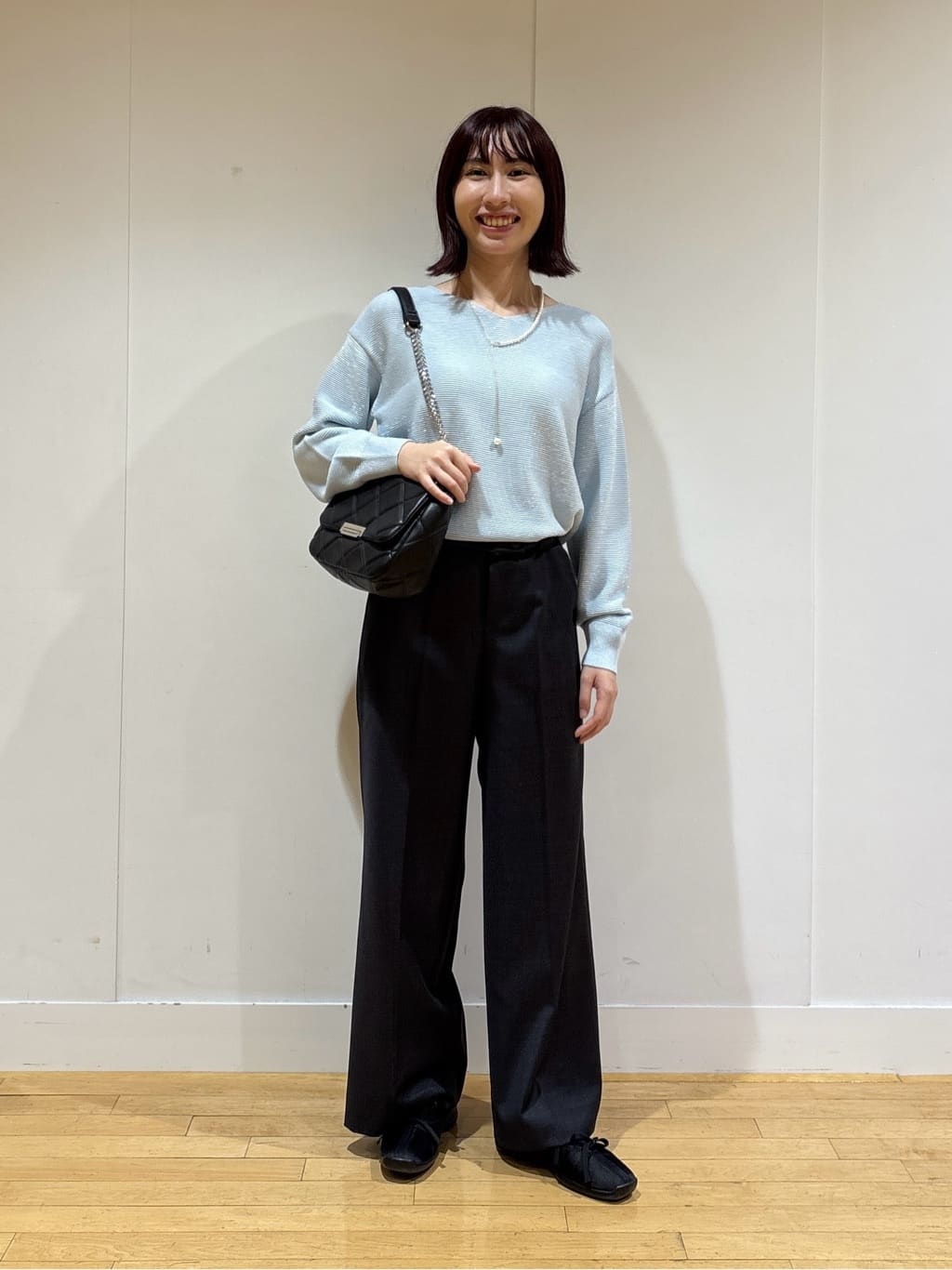 Yoshimiさんの「INDIVI｜【ウール混ラメ素材】Vネック煌めきニット」を使ったコーディネート