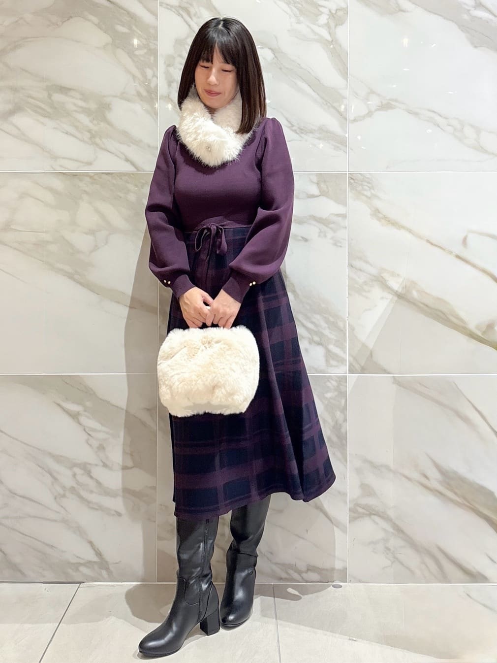 マキさんの「index｜KAWADAダウンペプラムショートコート【撥水／洗濯機OK／静電気防止裏地】」を使ったコーディネート