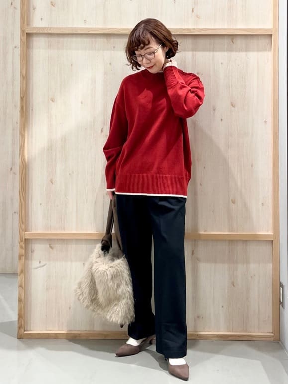 nakoさんの「THE SHOP TK｜【インしないで着られる】金ボタン ハイネックニット/毛玉になりにくい/静電気防止/洗濯機OK」を使ったコーディネート