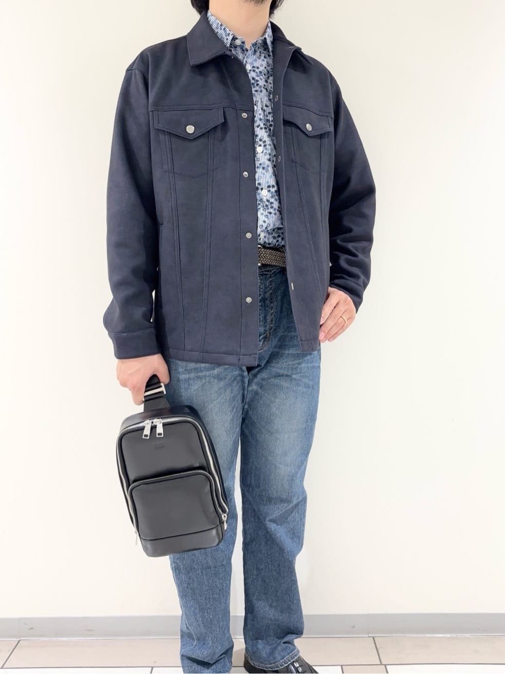 及川さんの「TAKEO KIKUCHI｜ストライプ小花 長袖シャツ」を使ったコーディネート