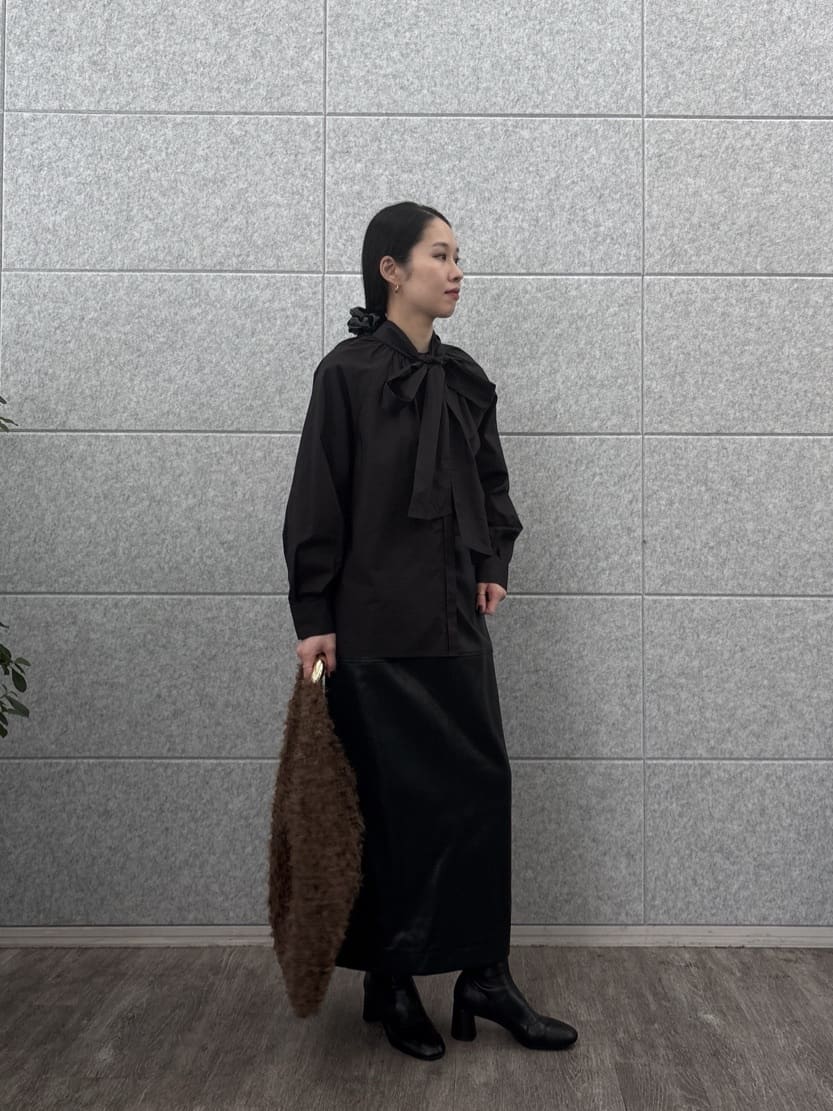 ひなさんの「INDIVI｜タイプライター2Wayボウタイブラウス」を使ったコーディネート