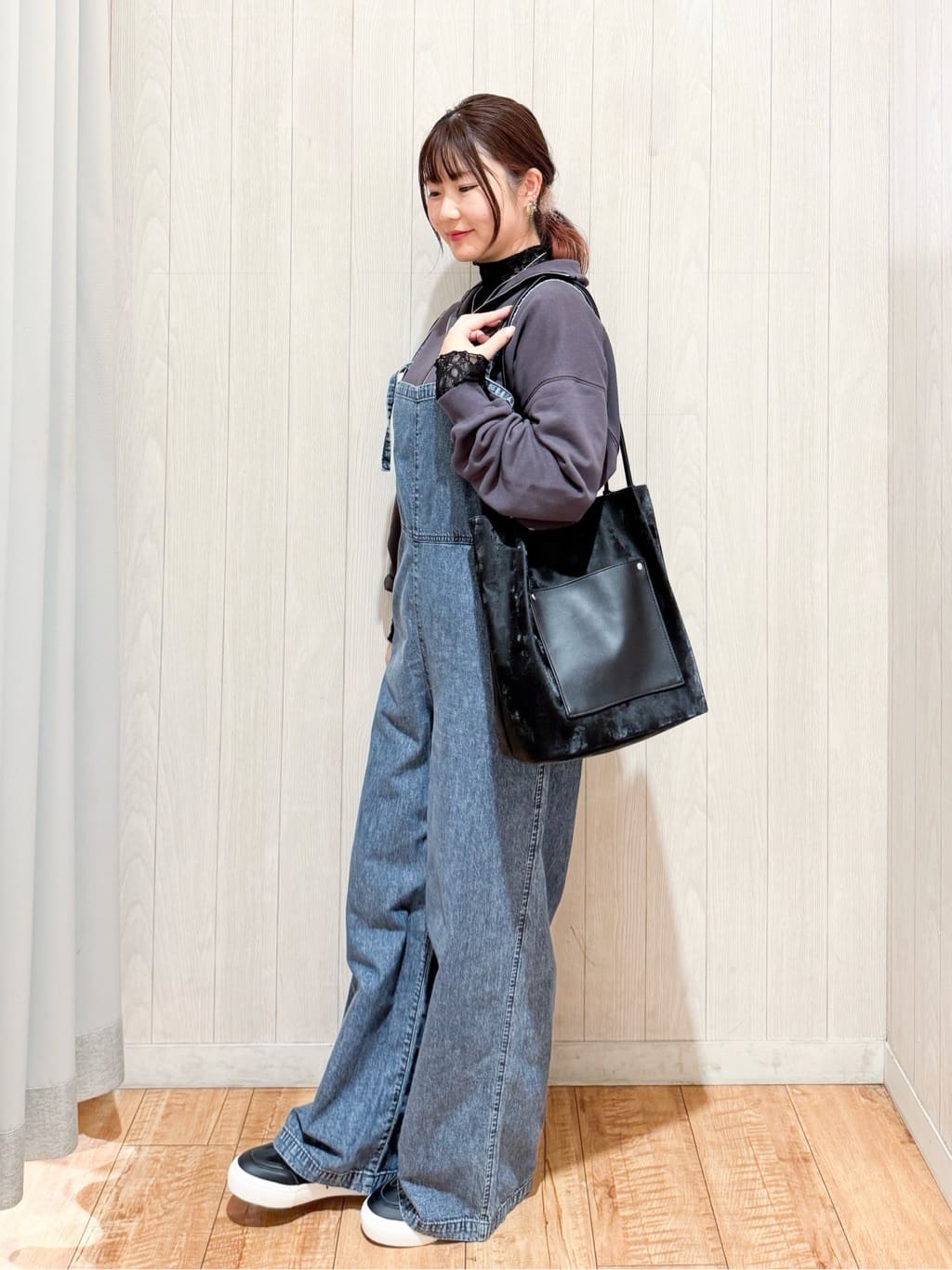 愛さんの「SHOO･LA･RUE｜【S-LL】上品なレースハイネックトップス」を使ったコーディネート