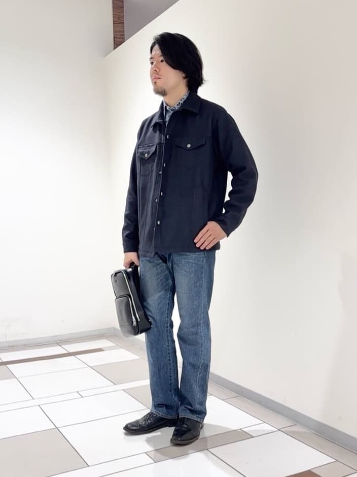 及川さんの「TAKEO KIKUCHI｜ストライプ小花 長袖シャツ」を使ったコーディネート