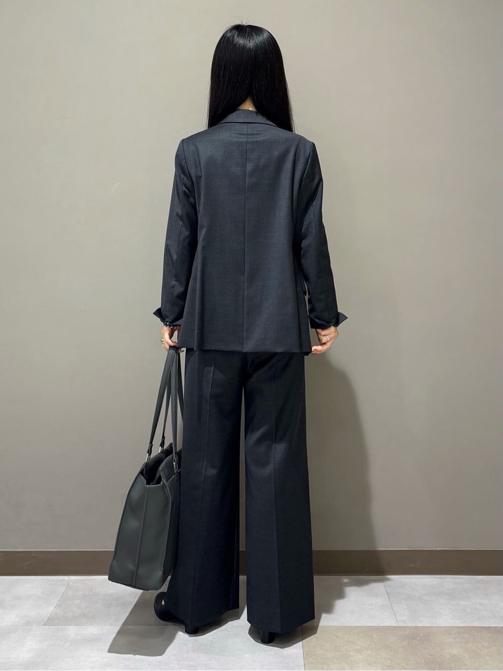 KEIKOさんの「INDIVI｜【日本製／スーツ／通勤】シルクウールストレッチ ダブルジャケット」を使ったコーディネート