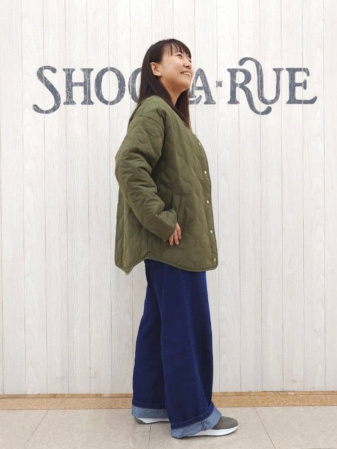 とろろさんの「SHOO･LA･RUE｜【高レビュー/S-LL】脚のラインを拾いにくい デニムワイドパンツ」を使ったコーディネート