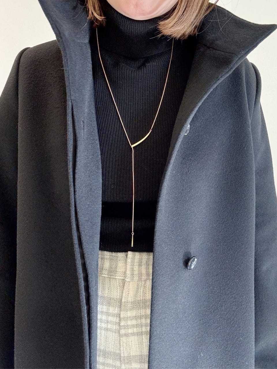 yoshiyaさんの「INDIVI｜【洗える／毛玉になりにくい】エクストラファインウール リブタートルニット」を使ったコーディネート