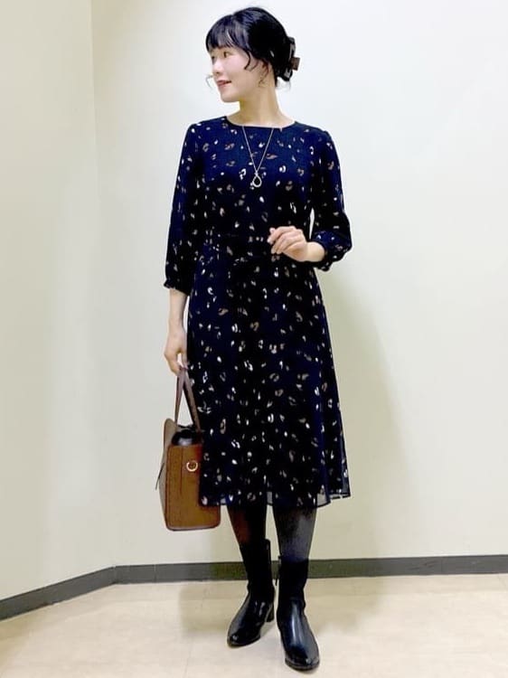  beni_gingerさんの「Reflect｜【ウエストリボン付き】フレアプリントワンピース」を使ったコーディネート