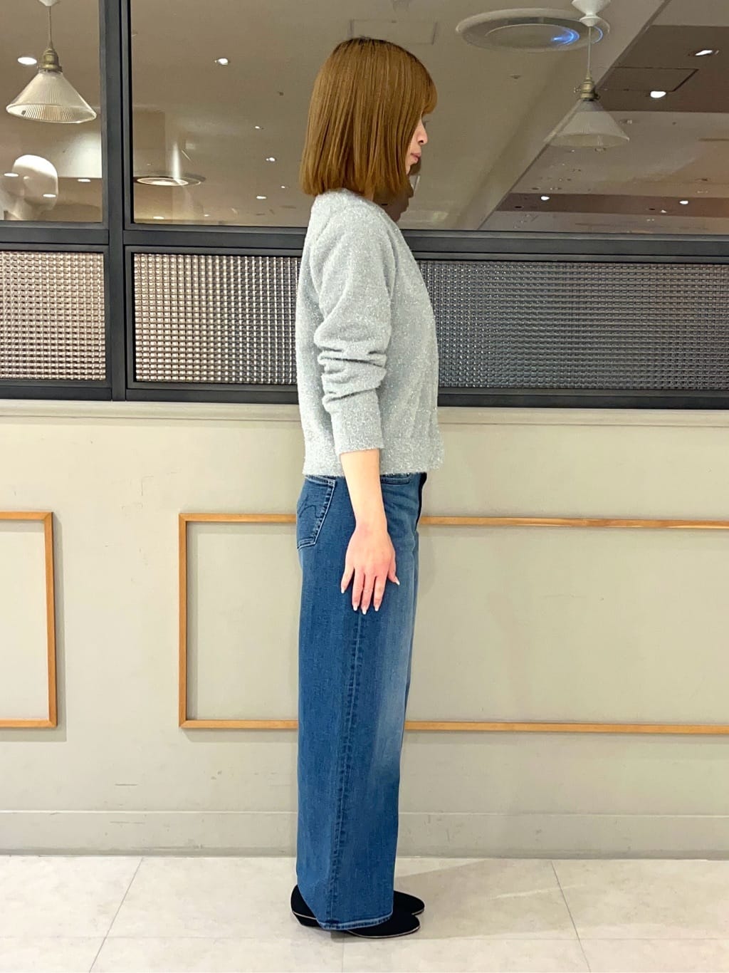 kumiさんの「INDIVI｜【褒められデニム】ワイドストレート デニムパンツ」を使ったコーディネート