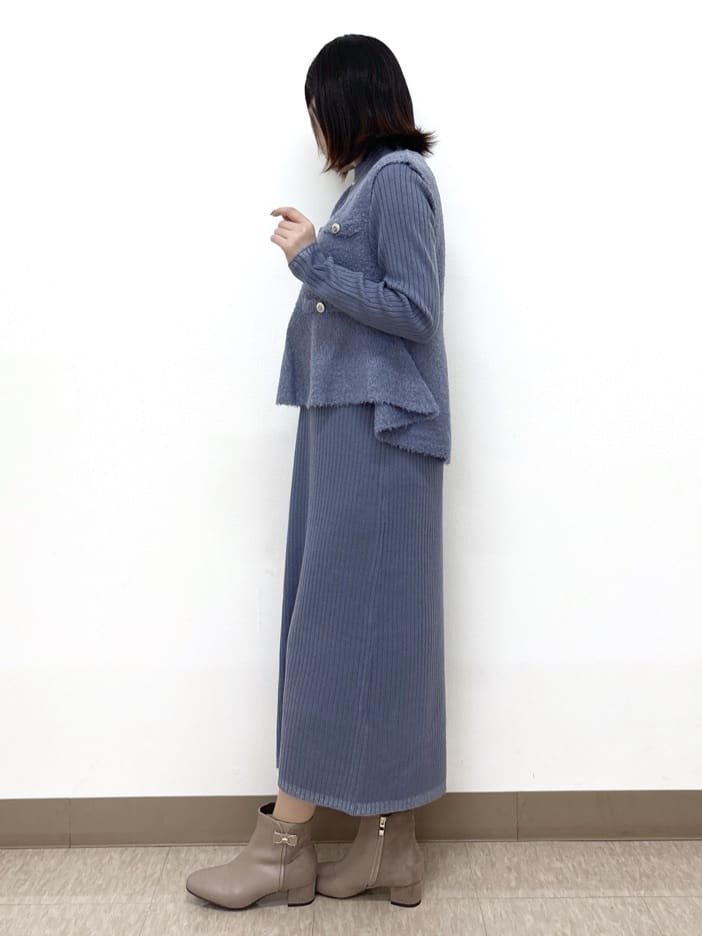 さあやさんの「grove｜【2点SET/体型カバー】一枚で決まる、ペプラムベスト&times;ニットワンピース」を使ったコーディネート
