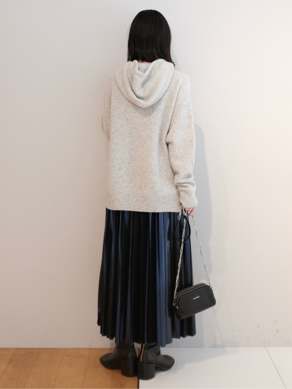 Kishimotoさんの「DRESSTERIOR｜◆【洗える/ストレッチ性/オンオフ】箔プリントプリーツスカート」を使ったコーディネート