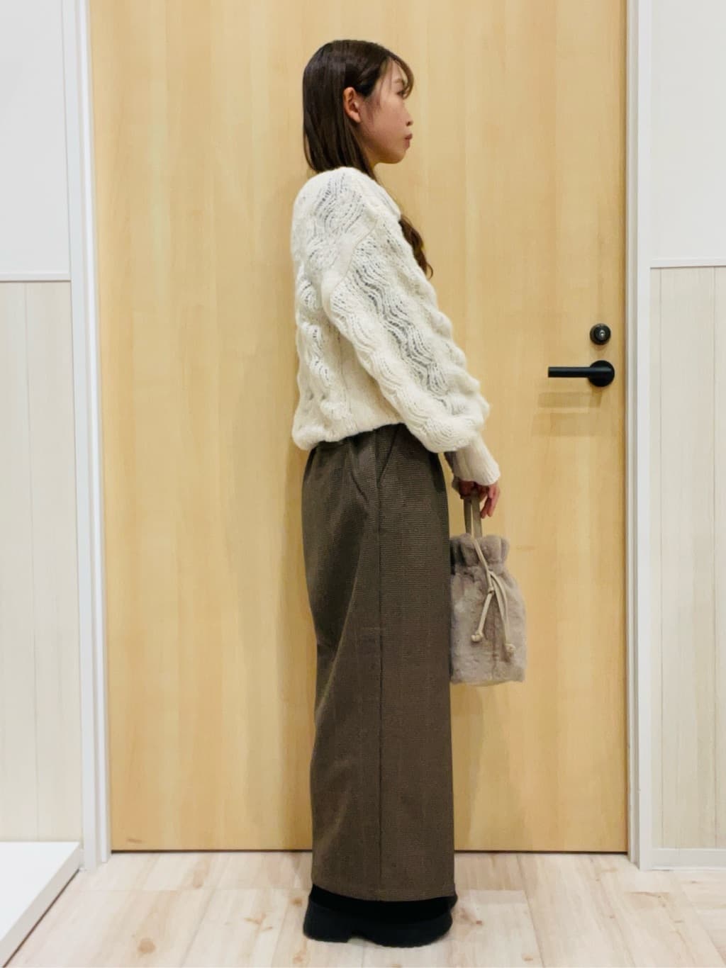 minamiさんの「SHOO･LA･RUE｜【S-LL】ふんわり大人の 透かし編みニット」を使ったコーディネート