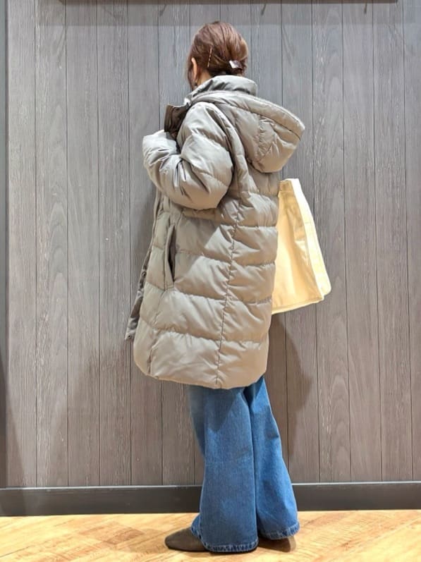 meiさんの「SHOO･LA･RUE｜【洗濯機可/撥水】フェイクファーフード ロングダウン」を使ったコーディネート