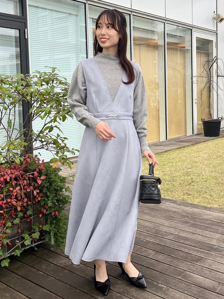 はばさんの「Couture brooch｜【ゆるふわ・通勤】リッシュアンゴラ バックパール調ニット」を使ったコーディネート