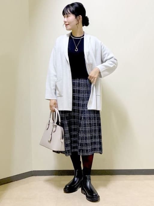 beni_gingerさんの「Reflect｜【コートインでもすっきり◎】チェック柄ニットドッキングワンピース」を使ったコーディネート