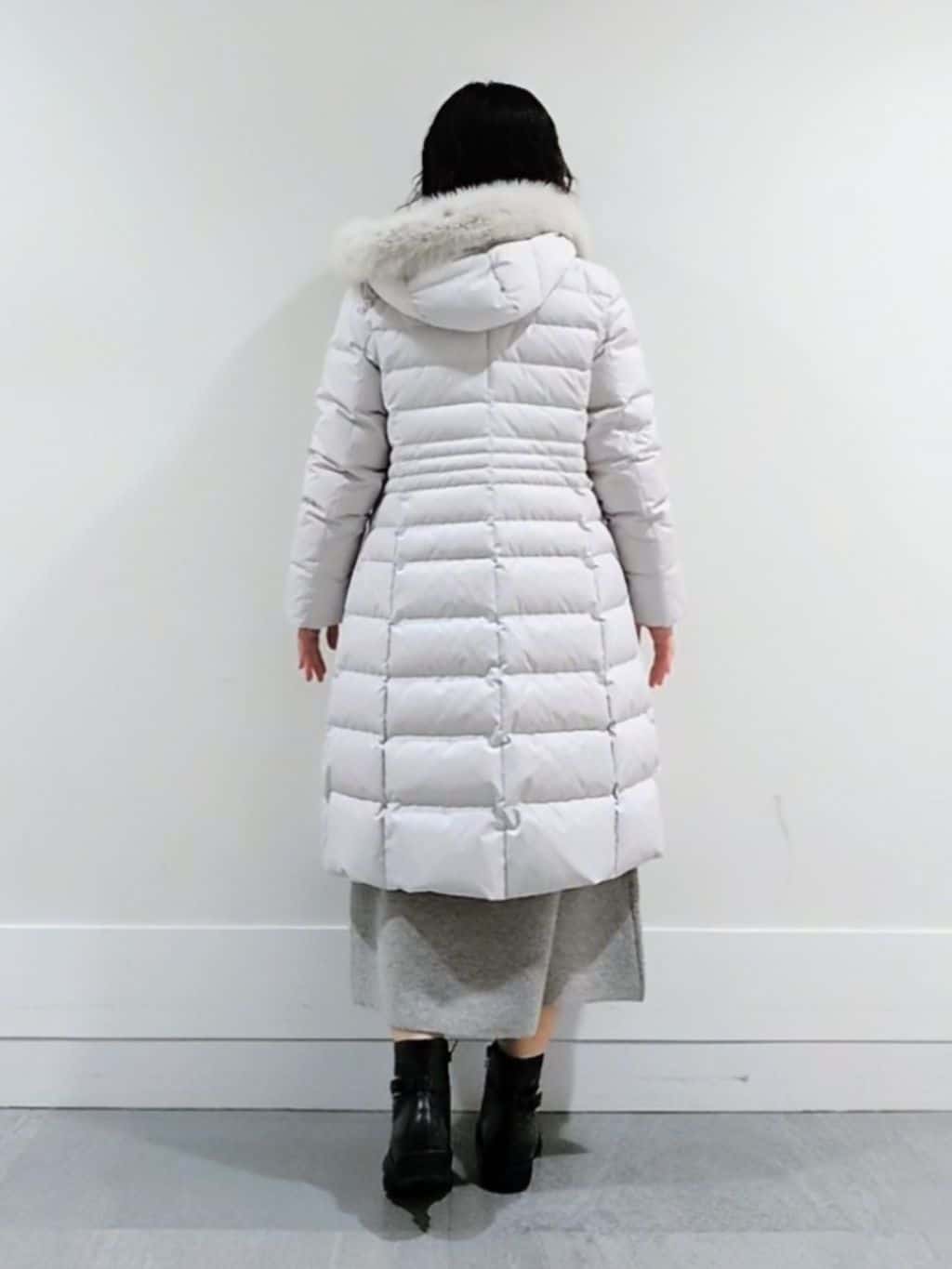ミズタさんの「UNTITLED｜【はっ水機能/フード取り外し可/防寒】ロングダウンコート」を使ったコーディネート