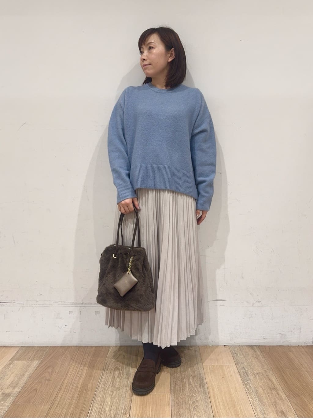 miさんの「grove｜すっきり見えて、やさしく揺れる。大人のスエードライクプリーツスカート」を使ったコーディネート