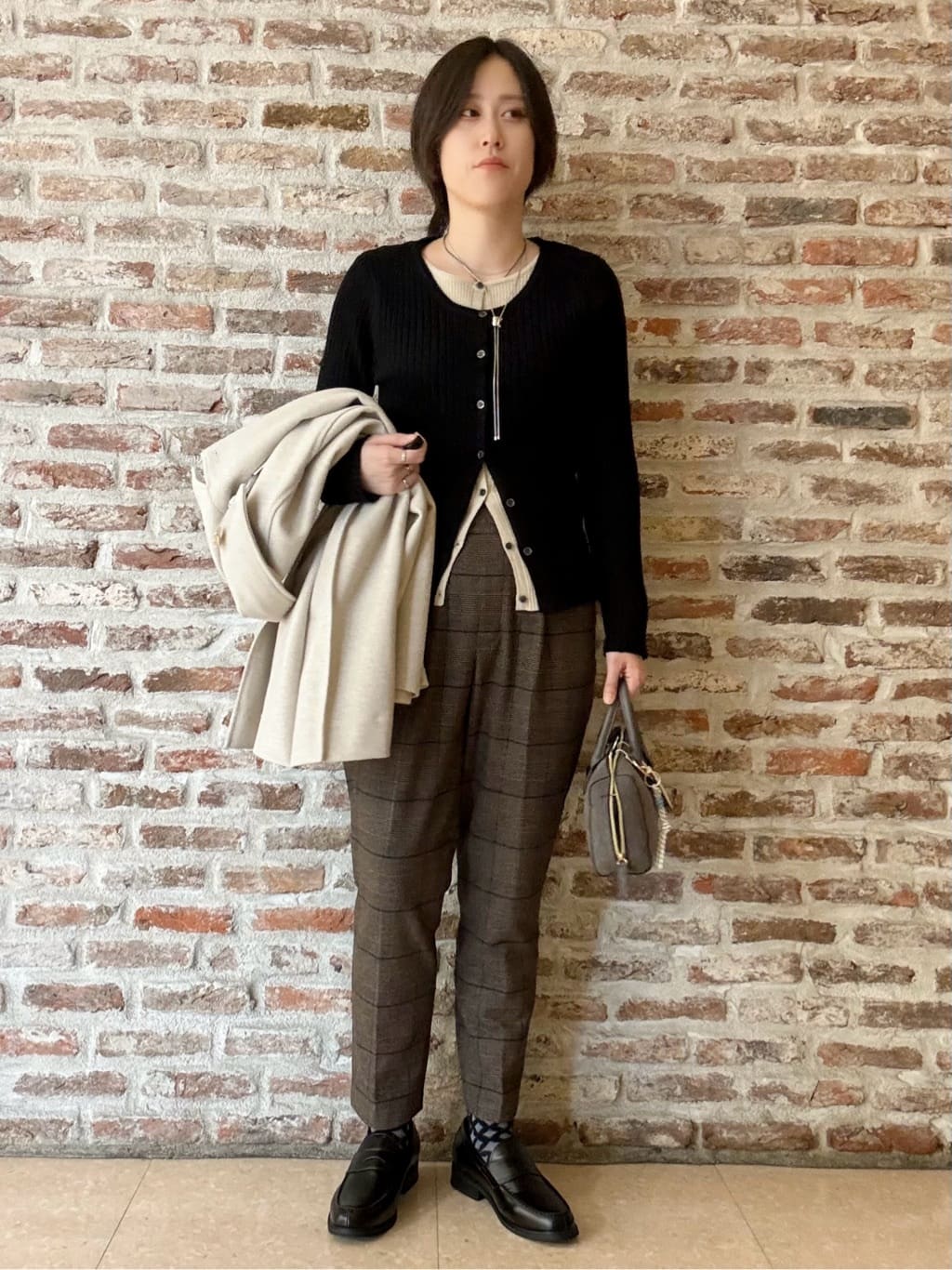 しばさんの「THE SHOP TK｜クラシカルな装い ウールライクスタンドカラーコート」を使ったコーディネート