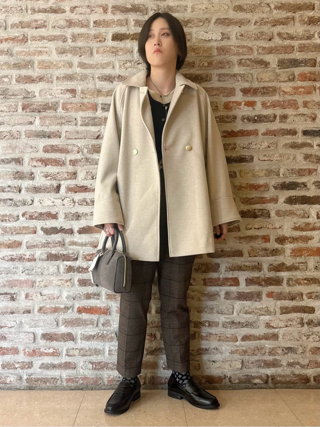 しばさんの「THE SHOP TK｜クラシカルな装い ウールライクスタンドカラーコート」を使ったコーディネート