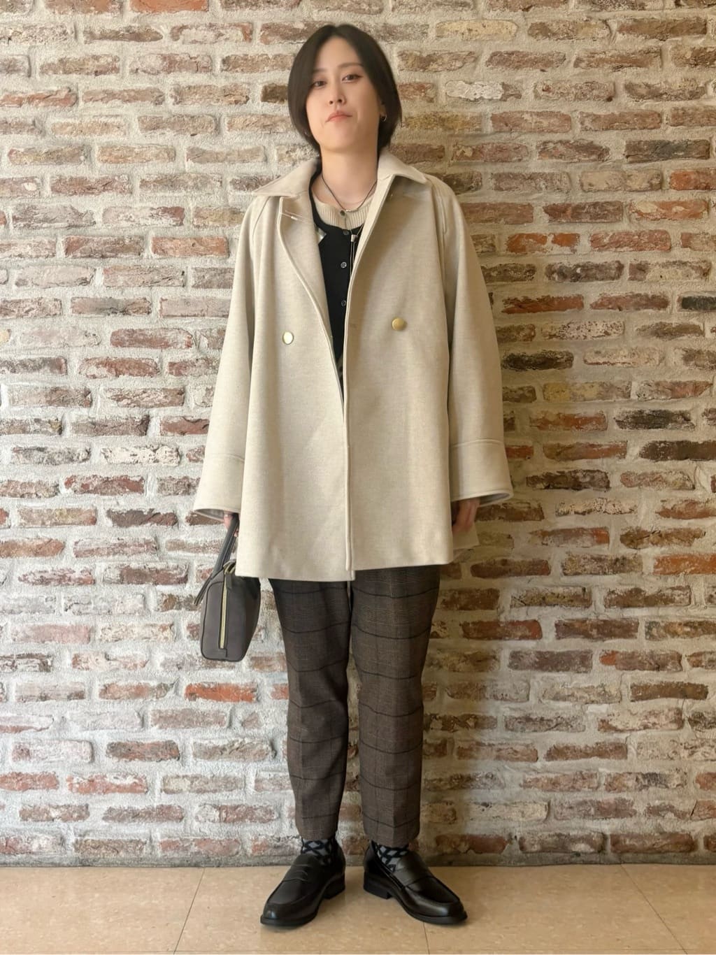 しばさんの「THE SHOP TK｜クラシカルな装い ウールライクスタンドカラーコート」を使ったコーディネート