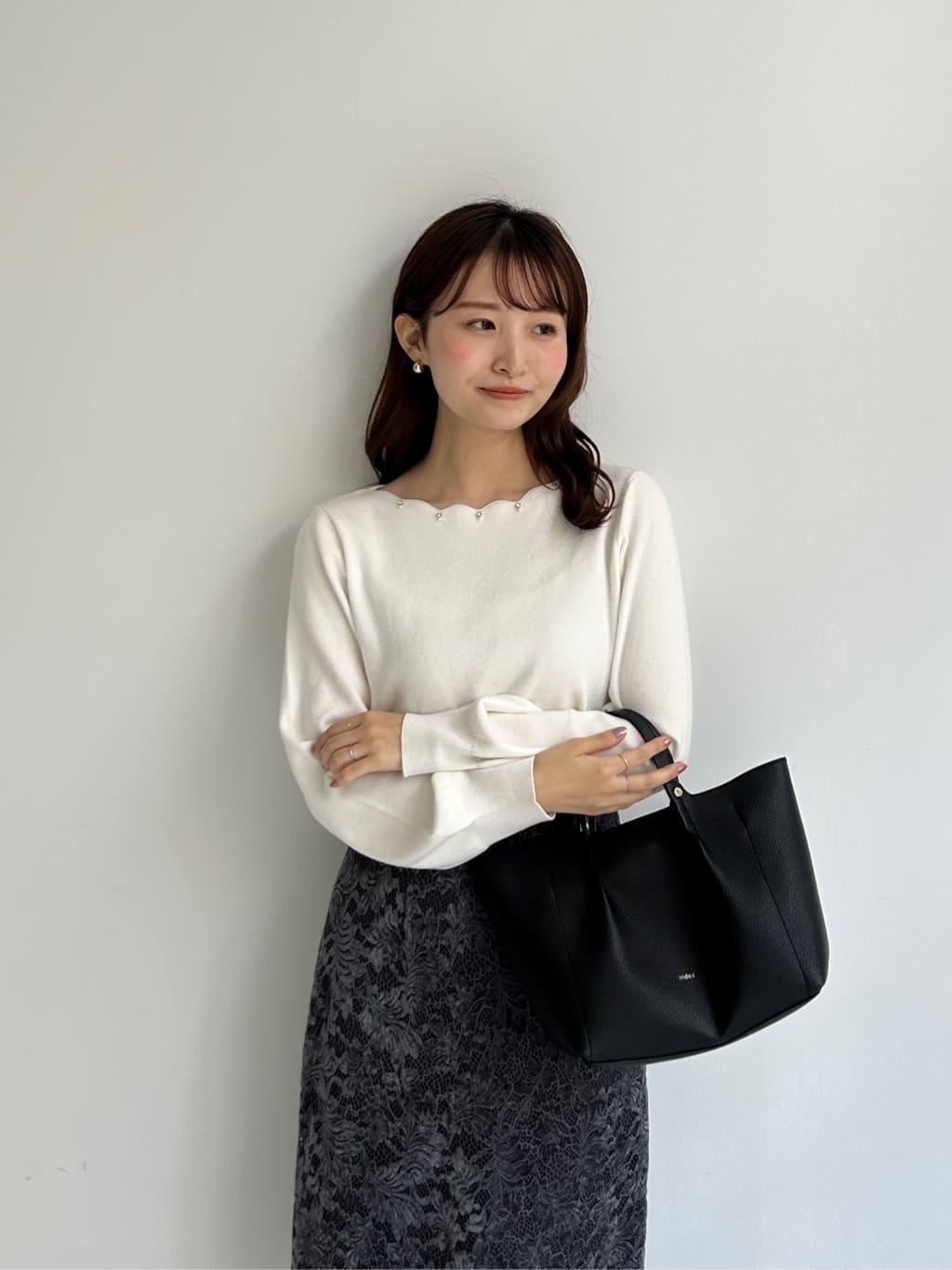 みさかさんの「index｜ラメスカラップビジューデザインニット【洗濯機OK】《6col／S～LL》」を使ったコーディネート