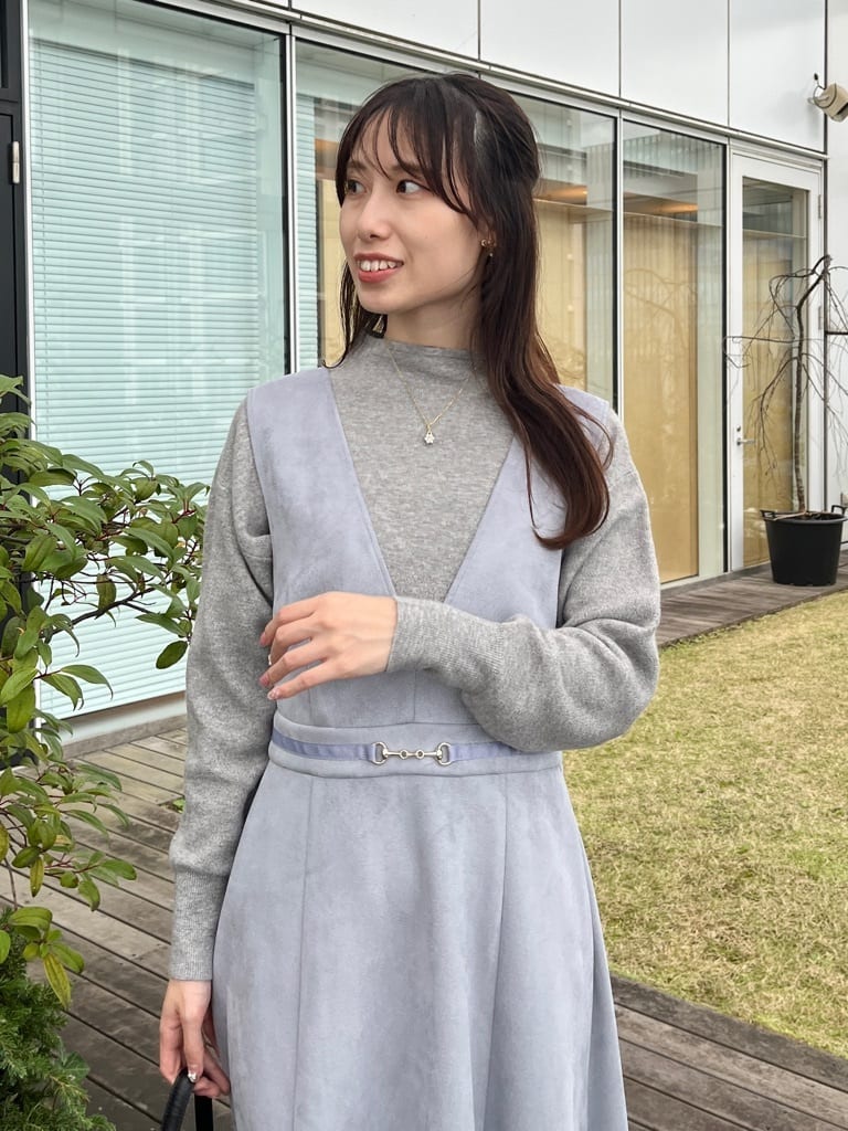 はばさんの「Couture brooch｜【ゆるふわ・通勤】リッシュアンゴラ バックパール調ニット」を使ったコーディネート