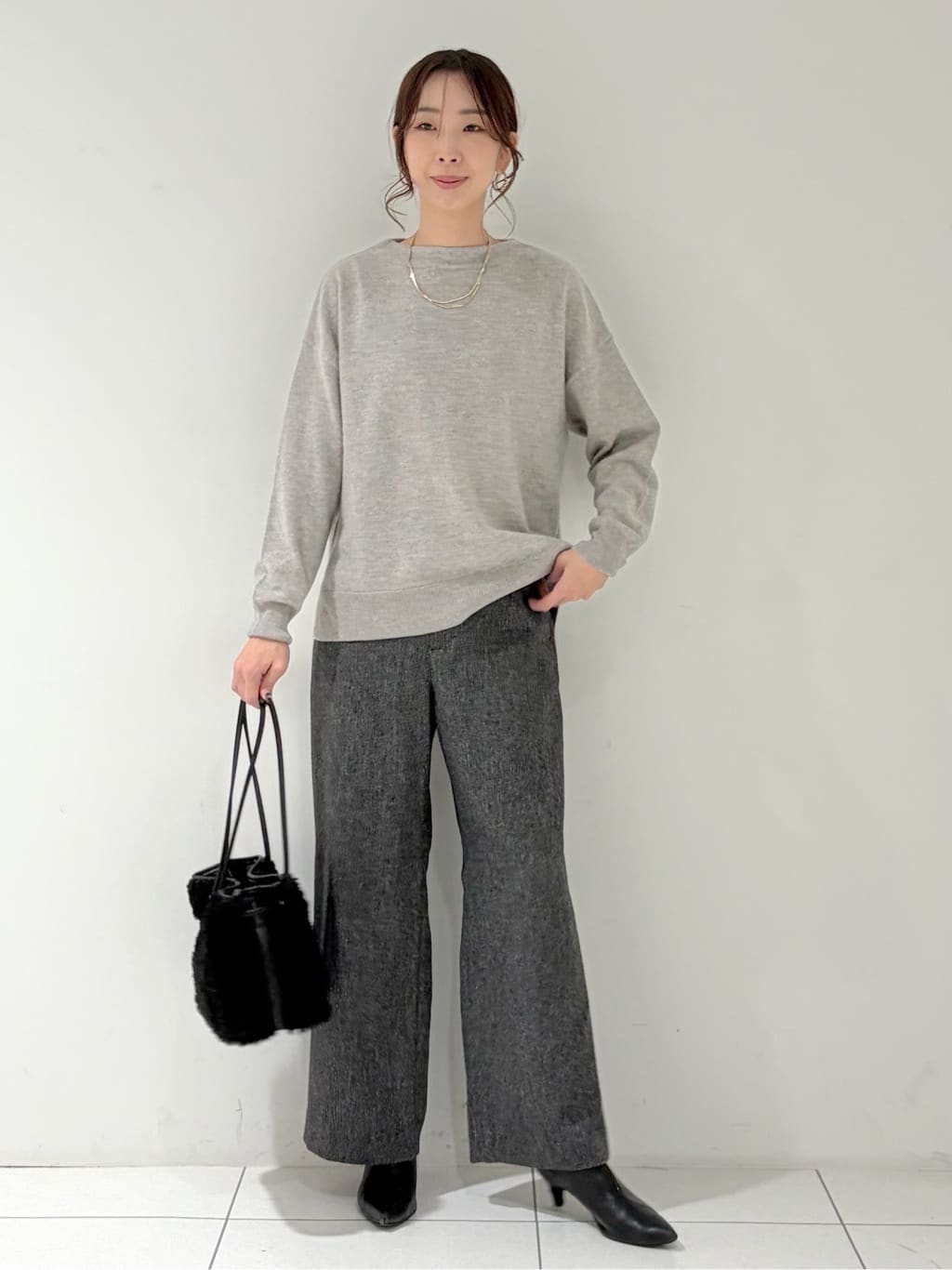 shioriさんの「INDIVI｜【洗える／カシミヤ混】ボトルネック ドルマンスリーブニット」を使ったコーディネート