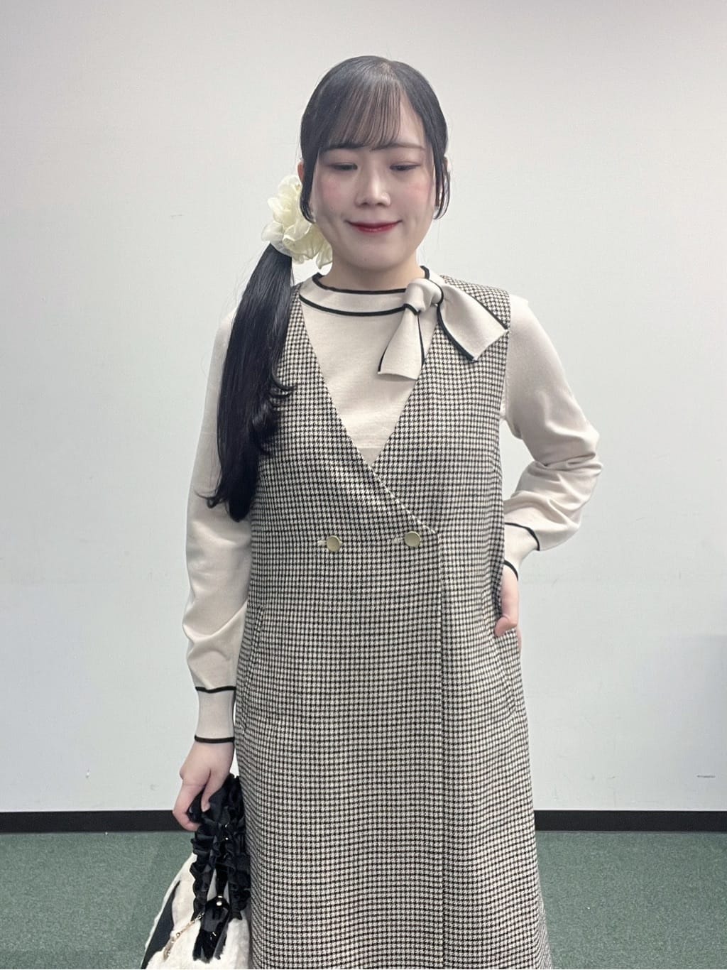 Hitomiさんの「index｜サイドリボンバイカラーニット【洗濯機OK】」を使ったコーディネート