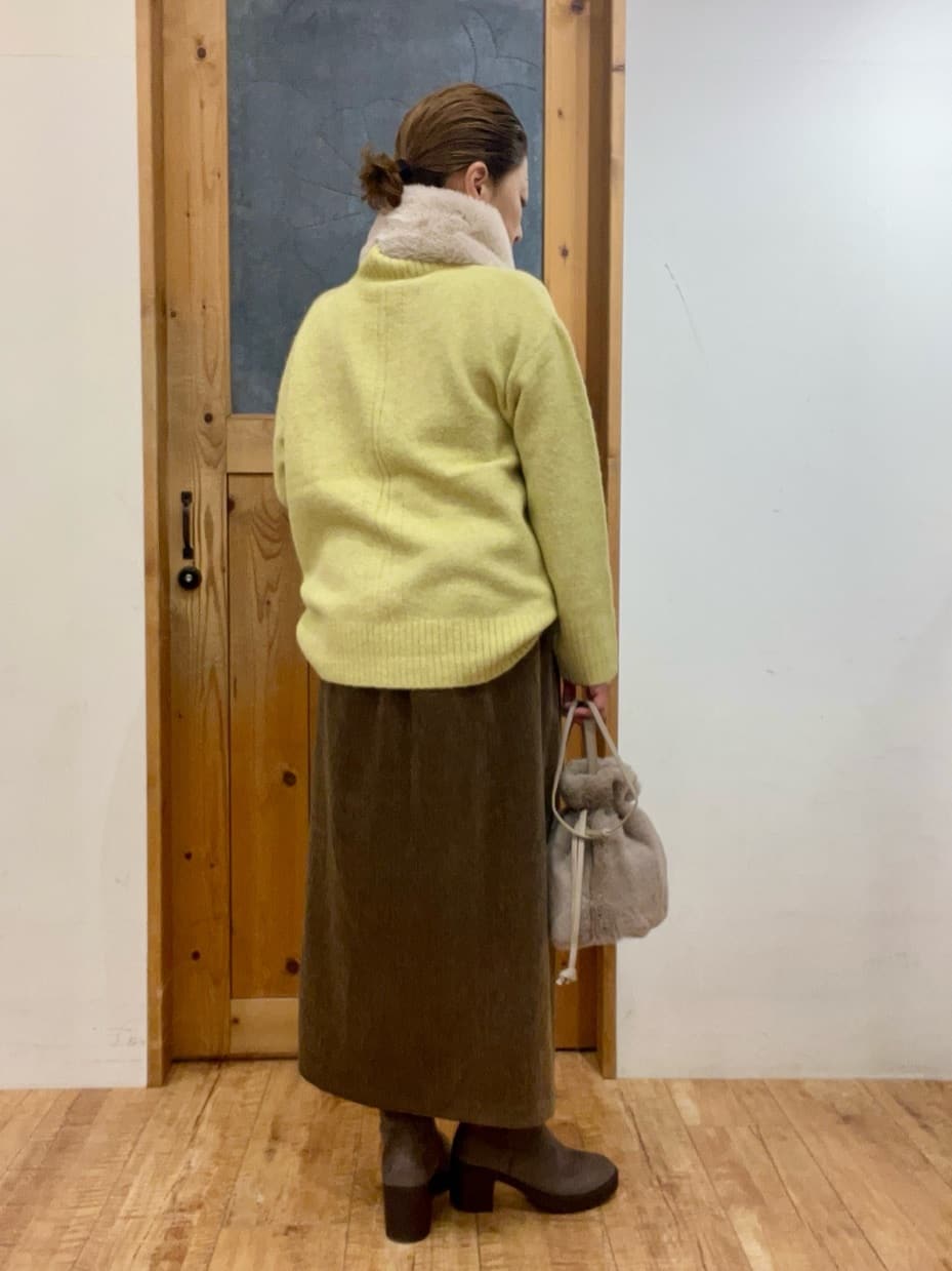 ゆみさんの「SHOO･LA･RUE｜【洗濯機可/S-LL】インせず着られる ふわふわハイネックニット」を使ったコーディネート