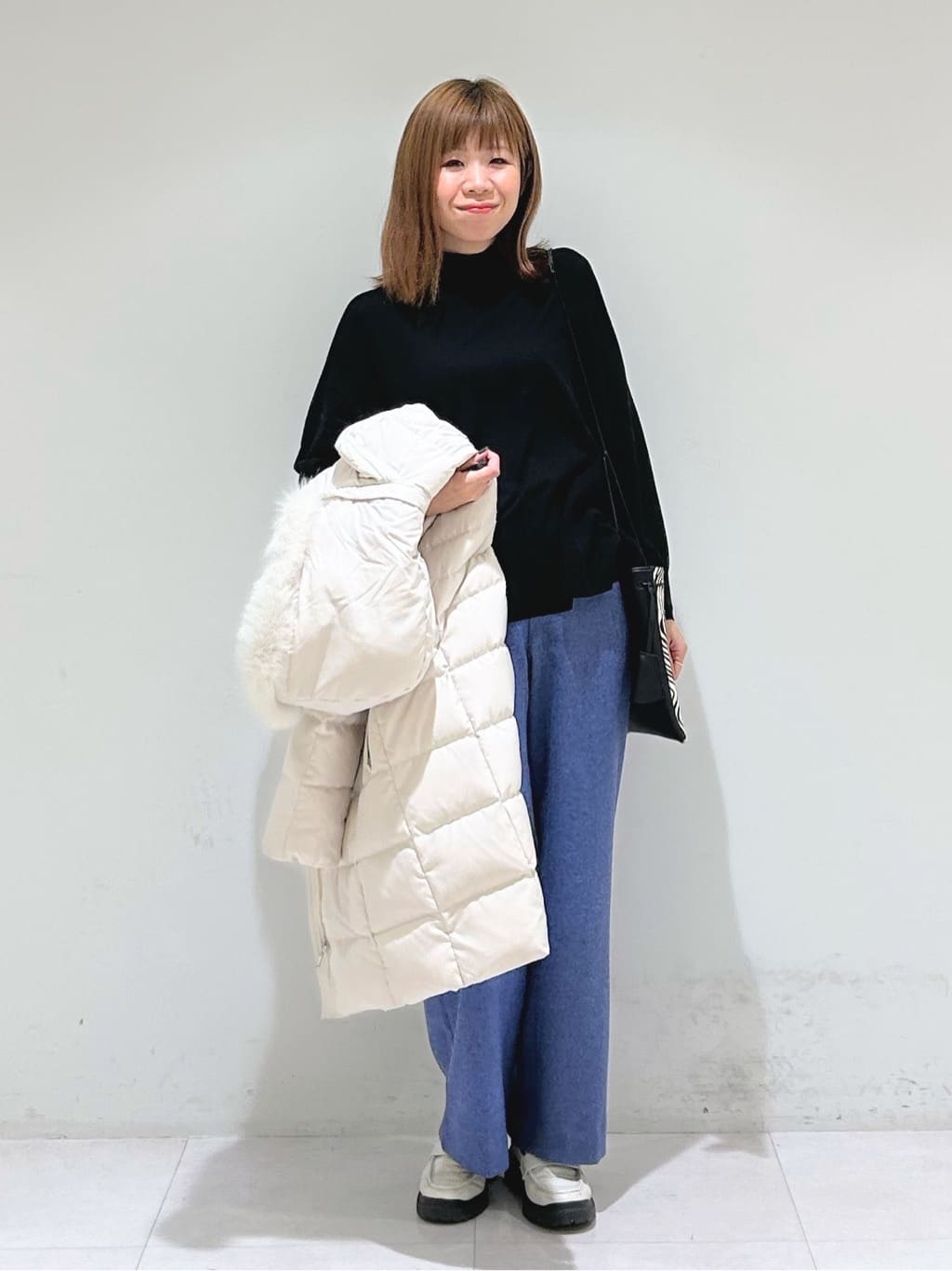 tsuyuさんの「INDIVI｜【洗える／毛玉になりにくい】エクストラファインウール ハイネックニット」を使ったコーディネート