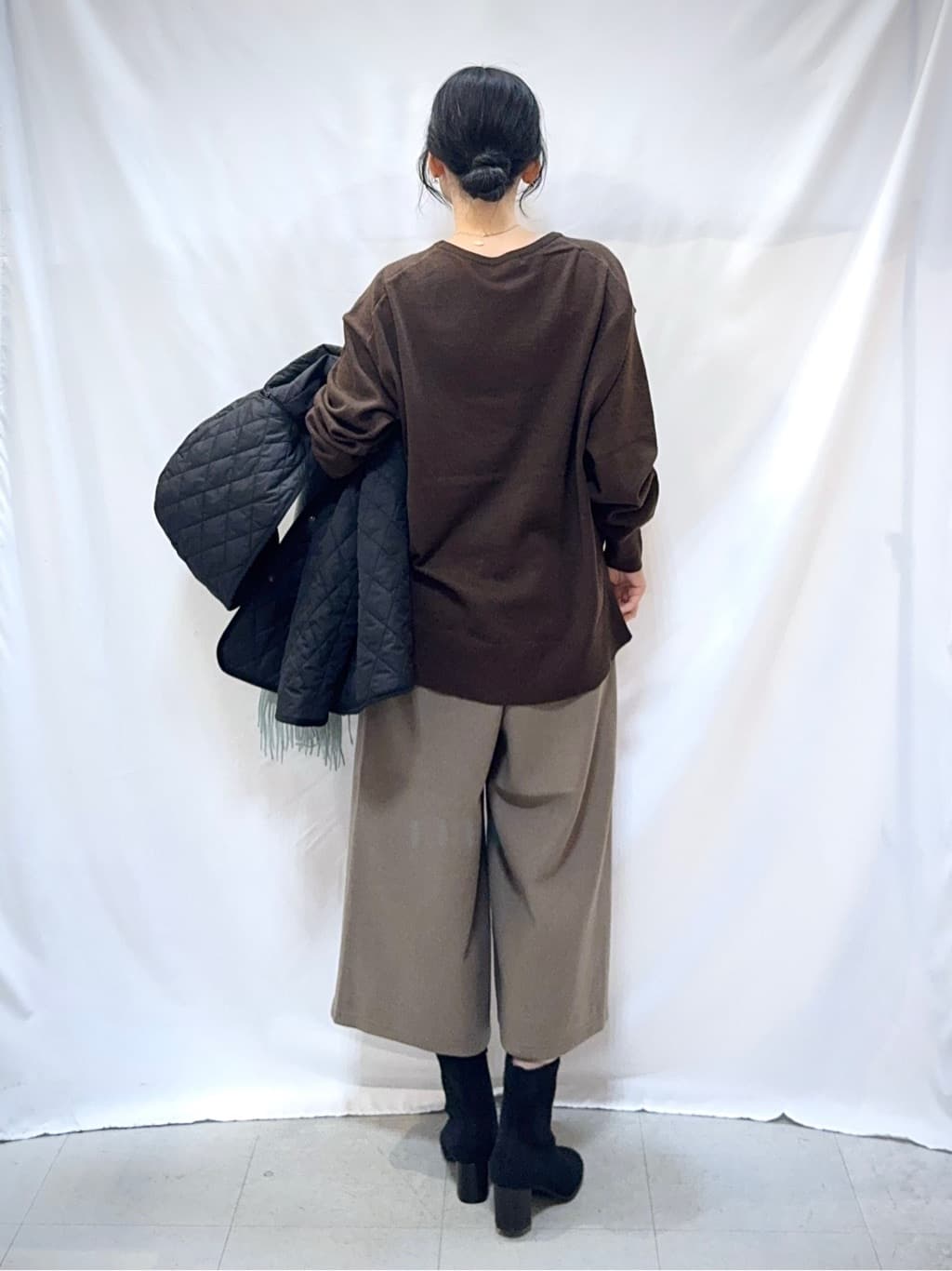 𝐇𝐢𝐫𝐨𝐦𝐢さんの「SHOO･LA･RUE｜【洗濯機可】美脚見え あったか圧縮ニット ガウチョパンツ」を使ったコーディネート
