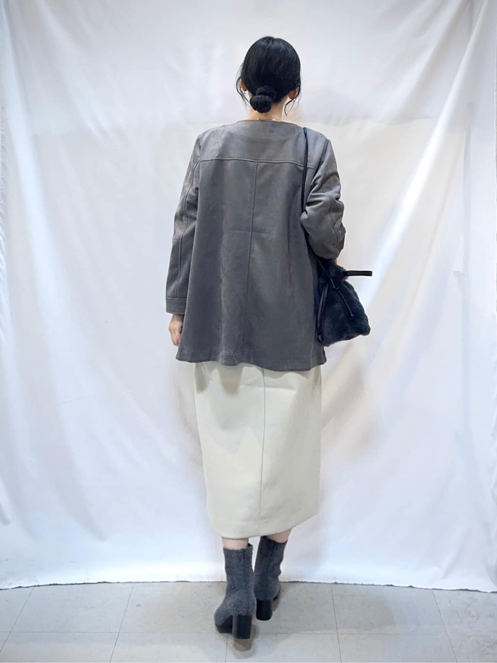 𝐇𝐢𝐫𝐨𝐦𝐢さんの「SHOO･LA･RUE｜【S-LL/あったか】すらりときれい見え ベイカー風ナロースカート」を使ったコーディネート