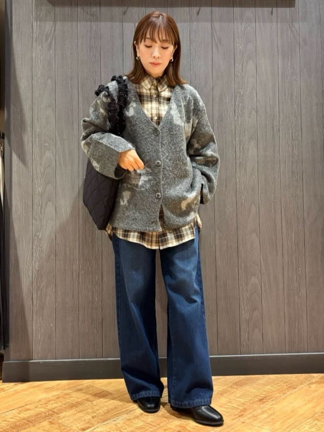meiさんの「SHOO･LA･RUE｜羽織るだけでスタイリングの主役に 起毛柄カーディガン」を使ったコーディネート