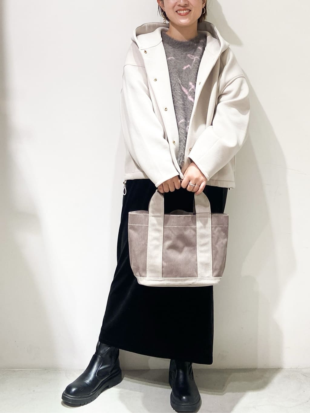 MIHOさんの「OPAQUE.CLIP｜アート柄シャギーニット【洗濯機OK】」を使ったコーディネート