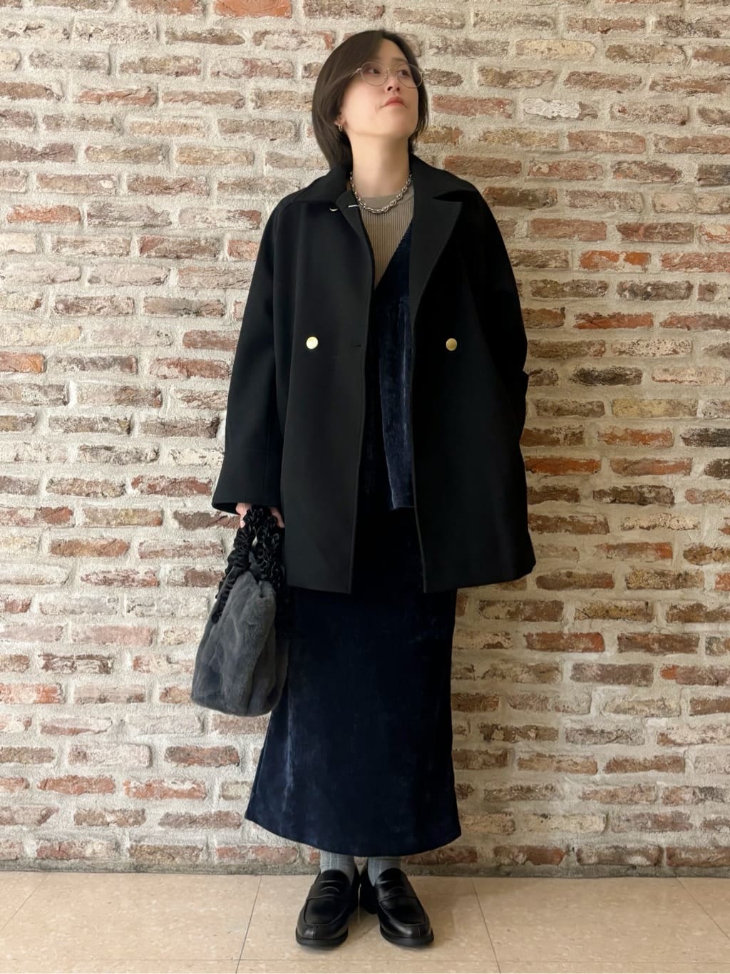しばさんの「THE SHOP TK｜クラシカルな装い ウールライクスタンドカラーコート」を使ったコーディネート