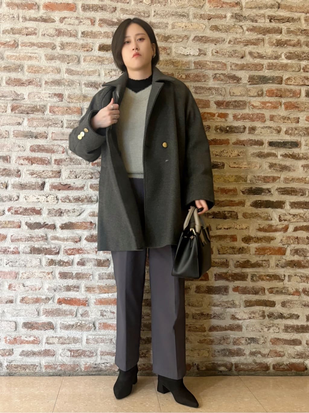 しばさんの「THE SHOP TK｜クラシカルな装い ウールライクスタンドカラーコート」を使ったコーディネート