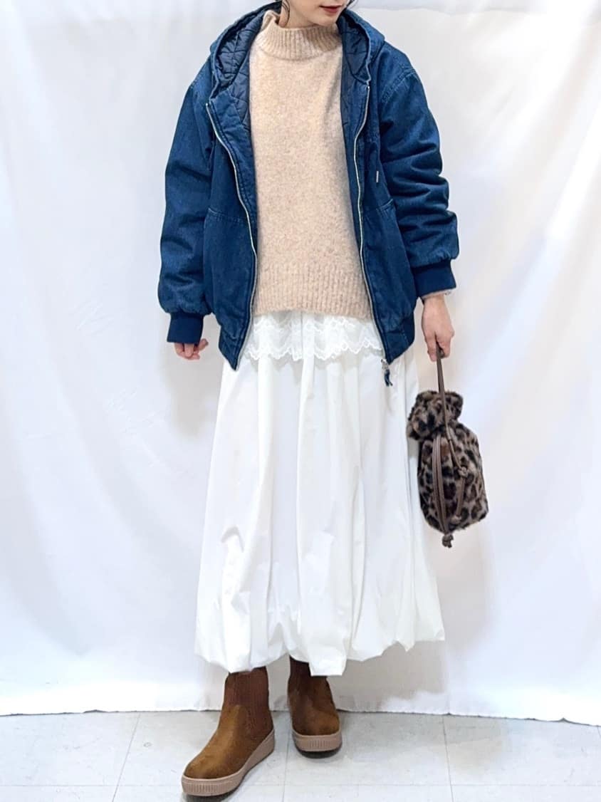 𝐇𝐢𝐫𝐨𝐦𝐢さんの「SHOO･LA･RUE｜【ダブルZIP】大人カジュアルスタイルに デニム中綿フーディーブルゾン」を使ったコーディネート