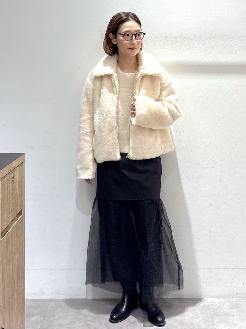 たけねぇさんの「OPAQUE.CLIP｜スパンコールフェザーVネックニット【洗濯機OK】」を使ったコーディネート